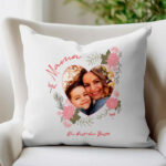 Miniaturansicht von Herzkissen mit Blumenmotiv mit Foto und personalisiertem Text
