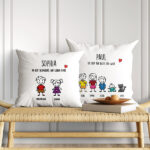 Miniaturansicht von Kissen mit Figuren und personalisiertem Text