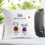 Miniaturansicht von Kissen mit Figuren und personalisiertem Text