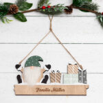Holz-Türdekoration Gnom mit personalisiertem Text Miniaturansicht von Holz-Türdekoration Gnom mit personalisiertem Text