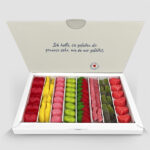 Miniaturansicht von Personalisierte Süßigkeitenbox im Postkarten-Design mit Foto und Texten