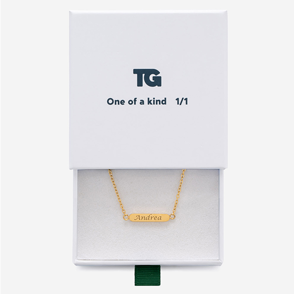 Damenarmband mit rechteckigem Anhänger mit personalisiertem Text