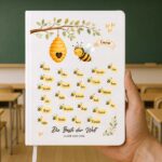 Notizbuch mit Bienchen und personalisierten Namen Miniaturansicht von Notizbuch mit Bienchen und personalisierten Namen