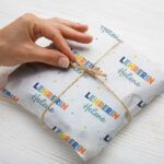 Miniaturansicht von Buntes Geschenkpapier für Lehrkräfte mit personalisiertem Namen