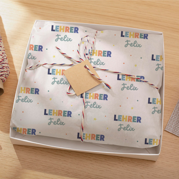 Buntes Geschenkpapier für Lehrkräfte mit personalisiertem Namen