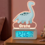 Miniaturansicht von Dino-Wecker mit Licht und personalisiertem Namen