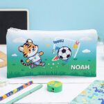 Personalisiertes Kinder-Federmäppchen mit Fußballmotiv Miniaturansicht von Personalisiertes Kinder-Federmäppchen mit Fußballmotiv