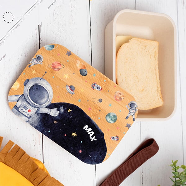Personalisierte Kinder-Brotdose mit Bambusdeckel und Astronaut im Weltall