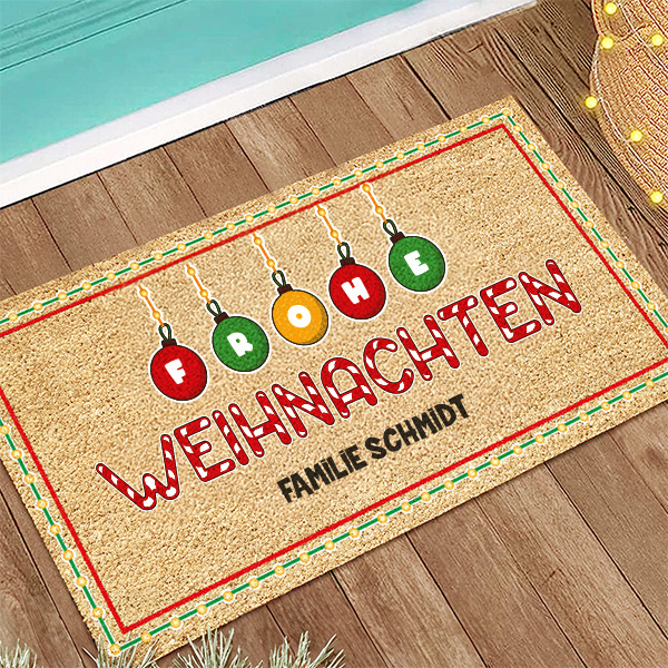 Weihnachtsfußmatte mit Kugeln und personalisiertem Text