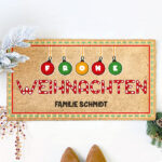 Miniaturansicht von Weihnachtsfußmatte mit Kugeln und personalisiertem Text