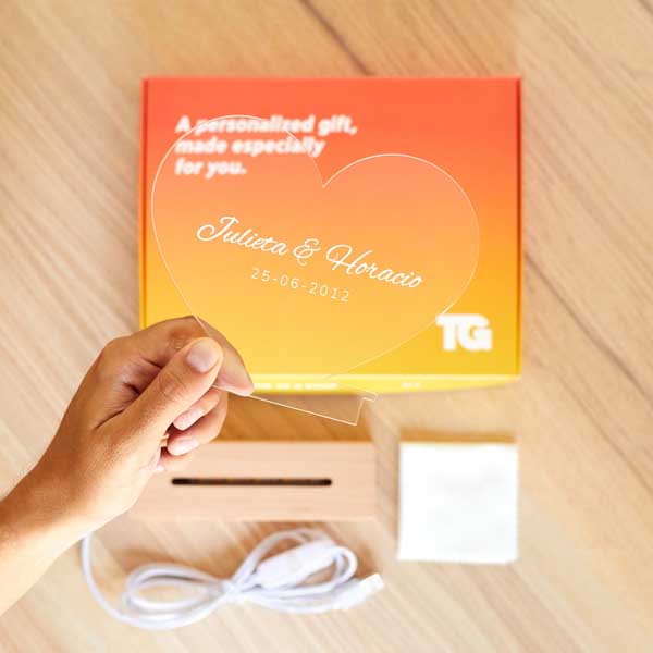 Lámpara Corazón con Nombres y Fecha personalizada