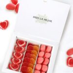 Miniatura de Caja de Dulces Pequeña Manos de Colores con Nombres y Texto personalizada