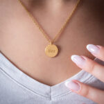 Miniatura de Collar Redondo con Escamas y Texto personalizado