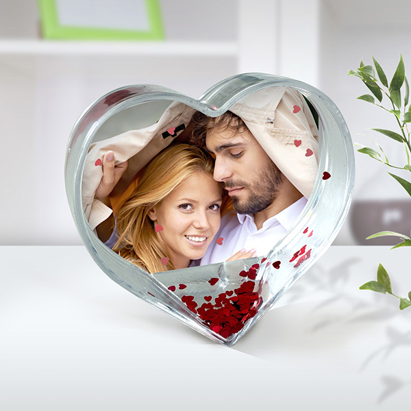 Corazón de Agua con Copos de Corazones y Foto Personalizada