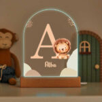 Vignette de Lampe enfant lion avec initiales et prénom personnalisée