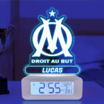 Vignette de Réveil avec Lumière et Écusson Olympique de Marseille (OM) personnalisé