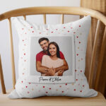 Coussin Polaroid avec Cœurs, Photo et Texte personnalisé Vignette de Coussin Polaroid avec Cœurs, Photo et Texte personnalisé