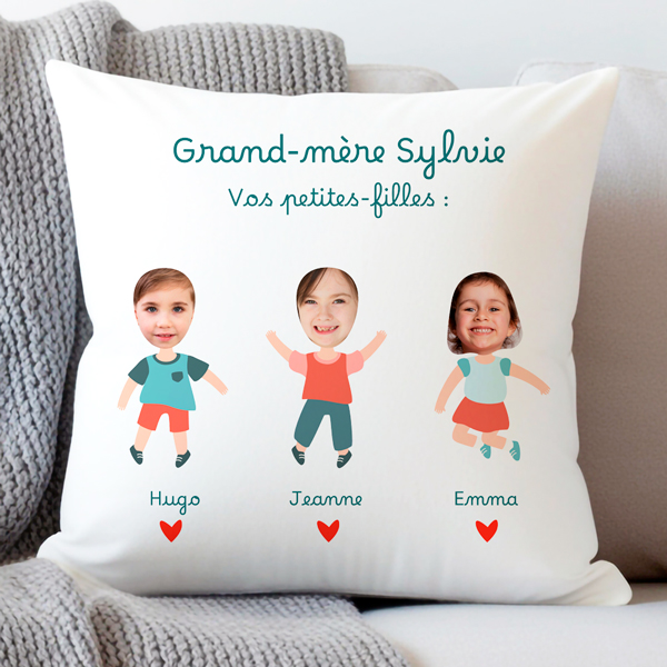 Coussin avec texte, prénoms et personnages créés à partir d’une Photo personnalisés