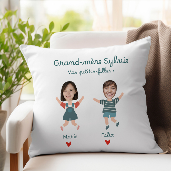 Coussin avec texte, prénoms et personnages créés à partir d’une Photo personnalisés