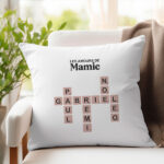 Vignette de Coussin design Scrabble avec texte et prénoms personnalisés