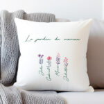 Coussin le Jardin de Maman avec Prénoms personnalisés Vignette de Coussin le Jardin de Maman avec Prénoms personnalisés