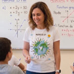 Vignette de T-shirt Planète pour Enseignants avec Prénoms personnalisés