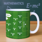 Vignette de Tasse Terrain de Football avec Prénoms personnalisée