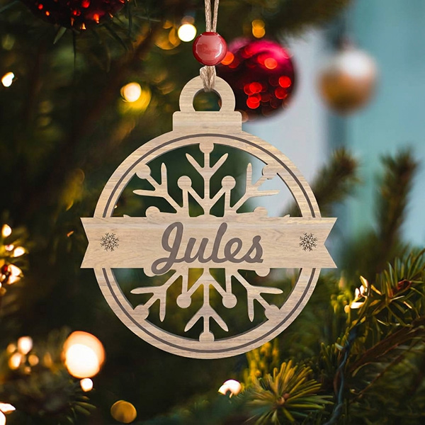 Pack de décorations pour sapin de Noël Flocons en bois avec prénom personnalisées