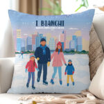 Cuscino Famiglia sui Pattini con Nomi e Testo personalizzato Miniatura di Cuscino Famiglia sui Pattini con Nomi e Testo personalizzato