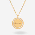 Collana Circolare con brillanti e testo personalizzato Miniatura di Collana Circolare con brillanti e testo personalizzato