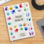 Quaderno Mani Colorate con Nomi e Testo personalizzato Miniatura di Quaderno Mani Colorate con Nomi e Testo personalizzato