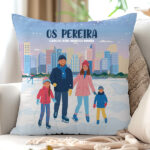Almofada Família em Patins com Nomes e Texto personalizado Miniatura de Almofada Família em Patins com Nomes e Texto personalizado