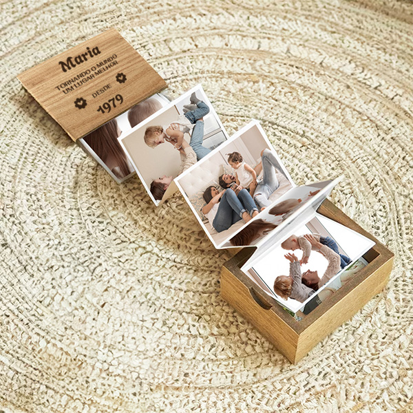 Caixa de Fotografias em Acordeão com Data Personalizada