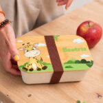 Miniatura de Lancheira com Tampa de Madeira Infantil Animais da Selva Personalizada