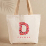 Miniatura de Tote Bag Inicial de Flores com Nome Personalizado